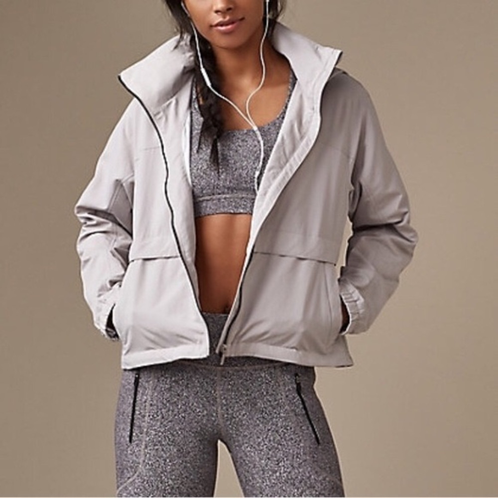 Lululemon always effortless jacket size 6 chrome